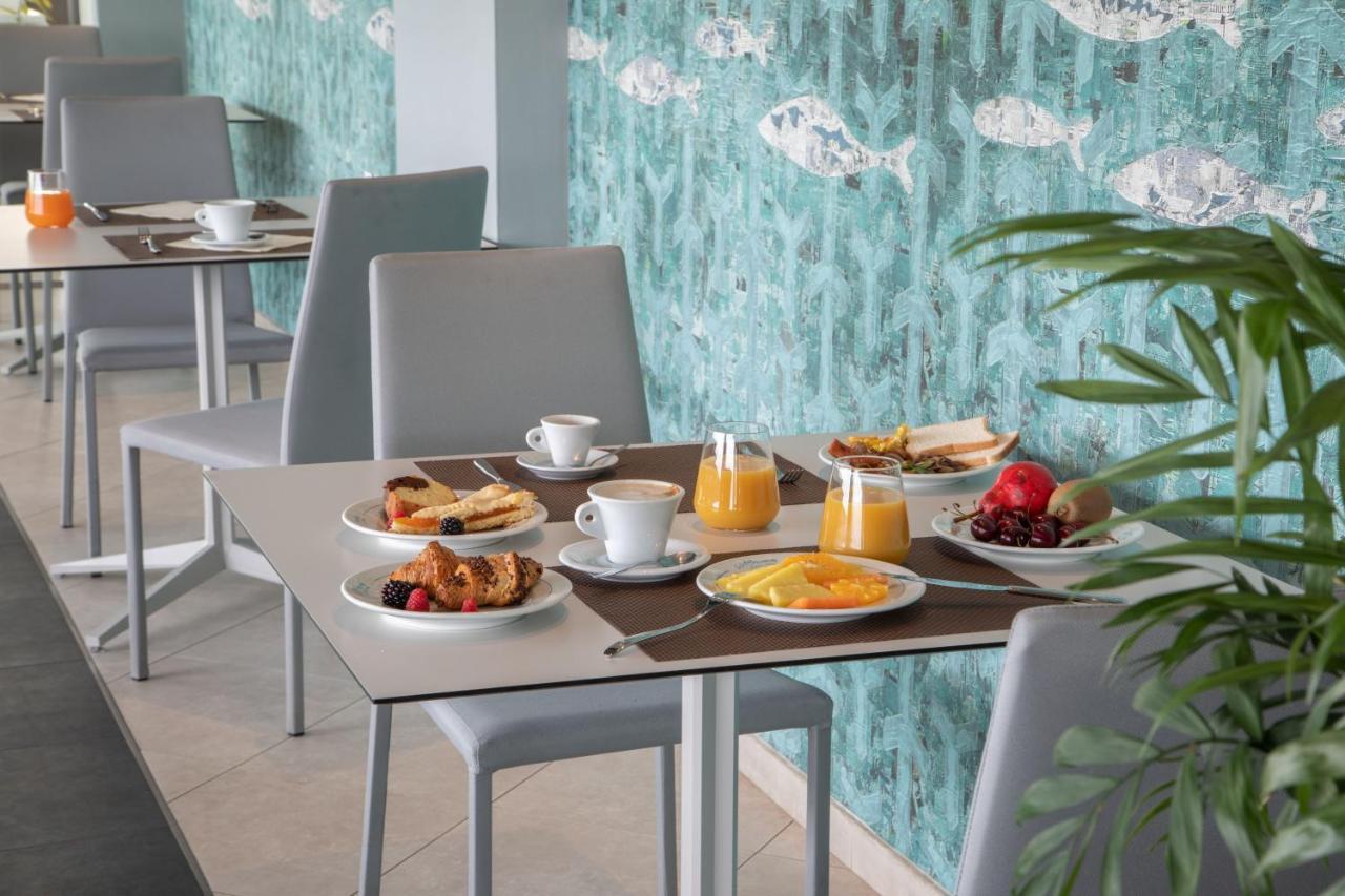 Hotel Miramare Latina Bagian luar foto