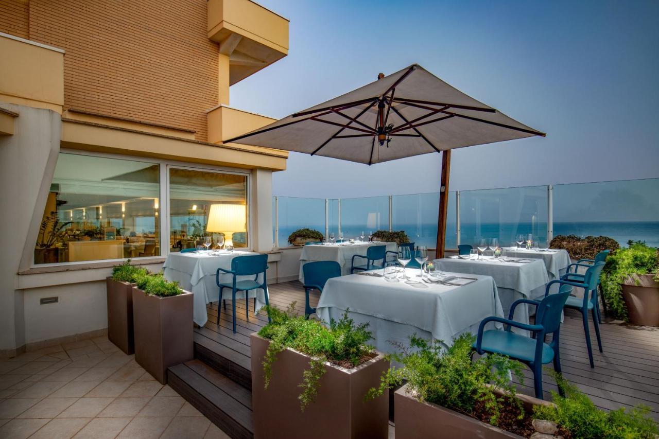 Hotel Miramare Latina Bagian luar foto