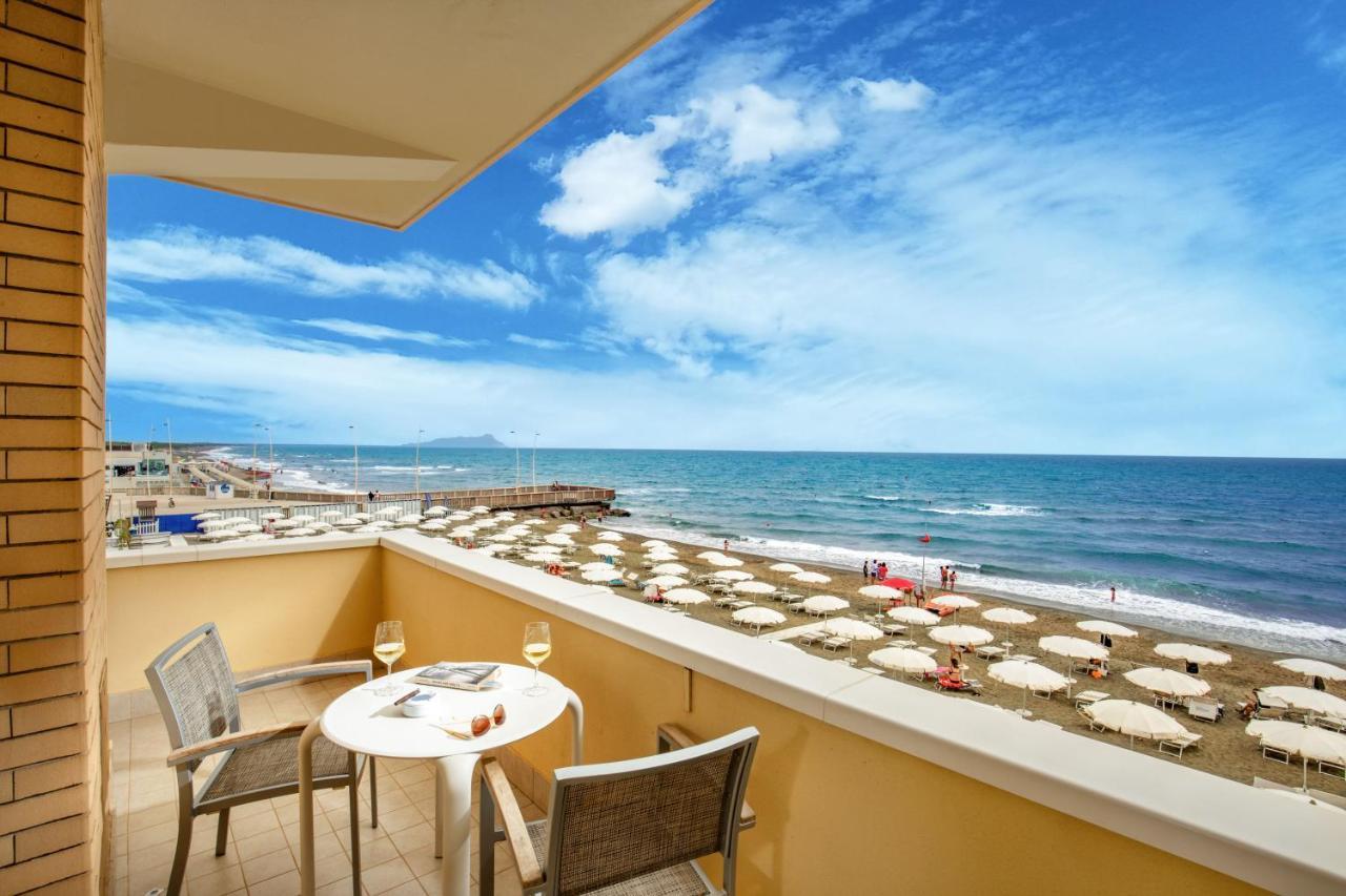 Hotel Miramare Latina Bagian luar foto