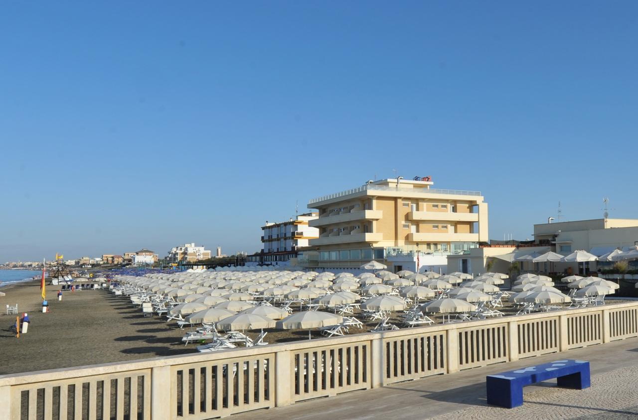 Hotel Miramare Latina Bagian luar foto