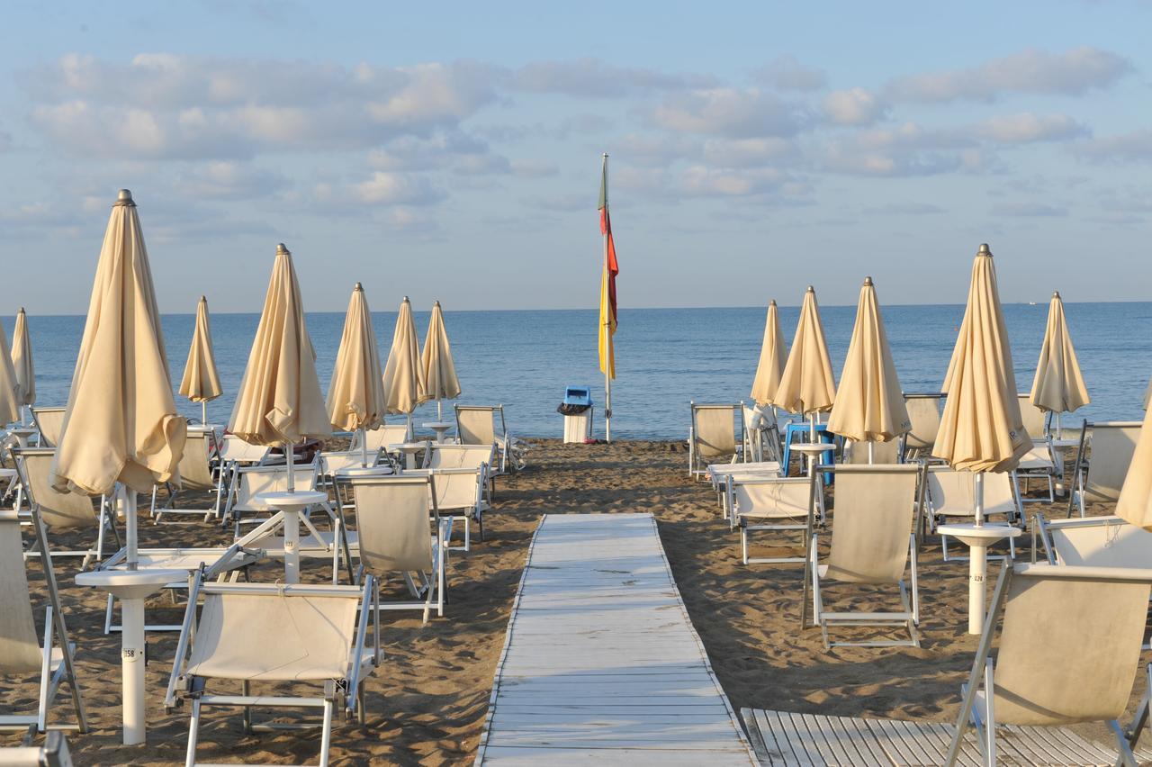 Hotel Miramare Latina Bagian luar foto